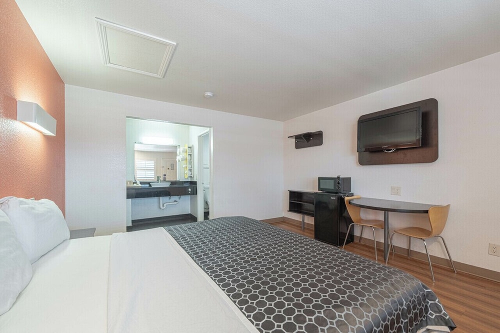 Coastal Valley Inn — hotel in Castroville