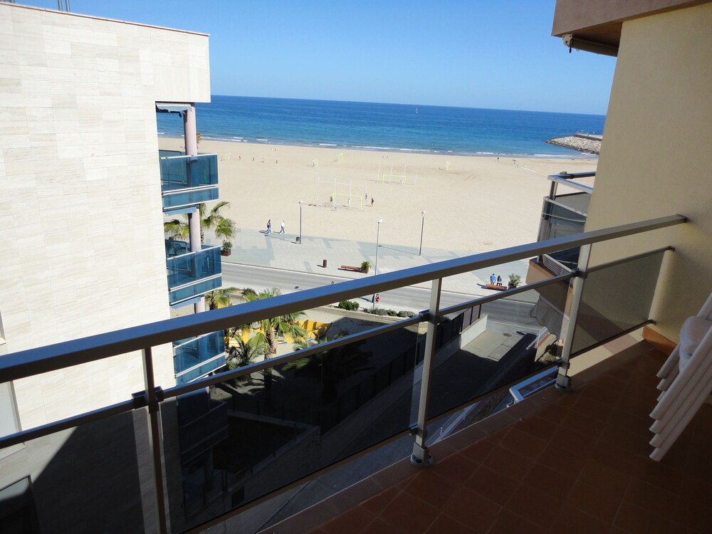 Monteixo 5 3 - carbon neutral hotel in Torredembarra