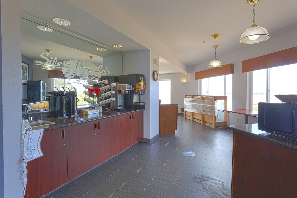 Siletz Bay Beachfront Hotel by OYO Lincoln City - photo 7