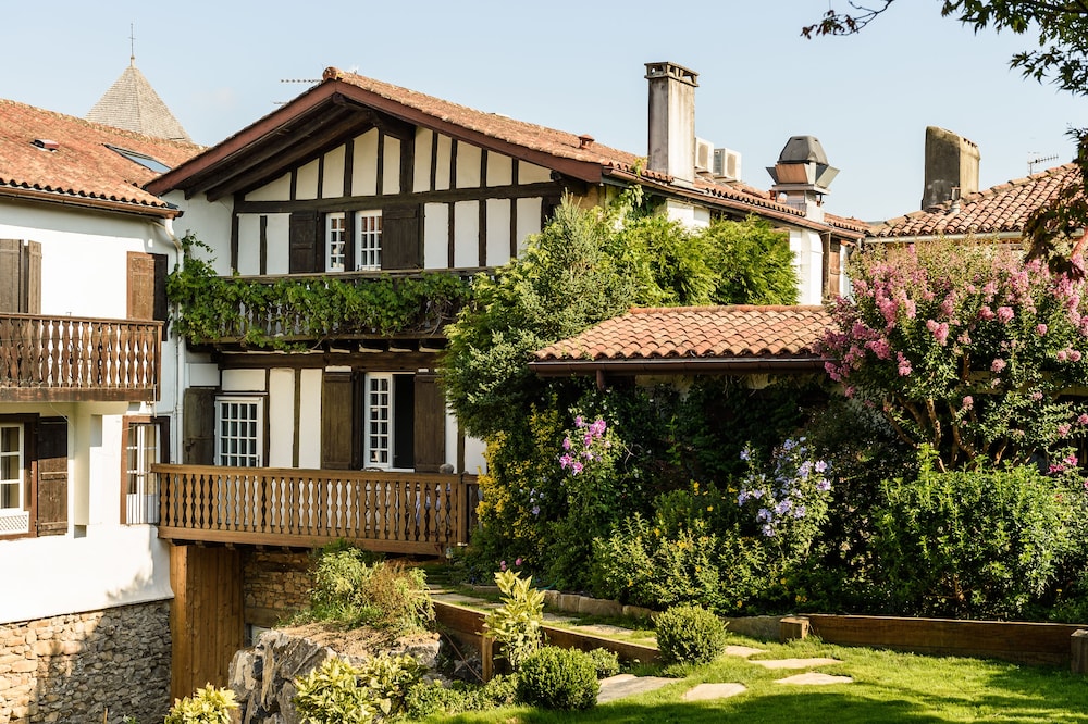 Hôtel Arraya - carbon neutral hotel in Sare