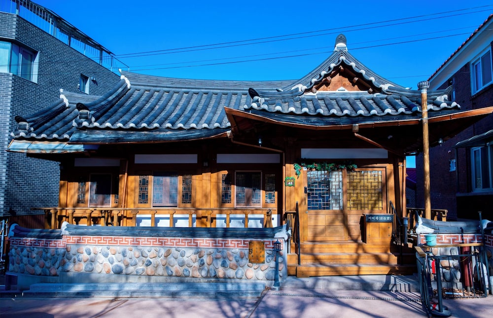 Yeoyeoje Hanok Accommodation with the atmosphere of Hwaseong Fortress Road in Suwon a UNESCO World Heritage in Suwon, South Korea