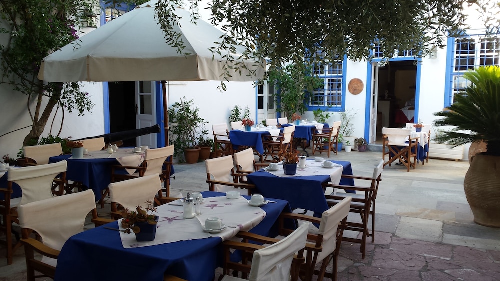 Ippokampos Hotel - carbon neutral hotel in Ydra