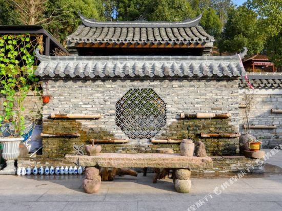 Floral Hotel Xiangshan Ganhai Renjia Guesthouse in Menghai, People's Republic of China