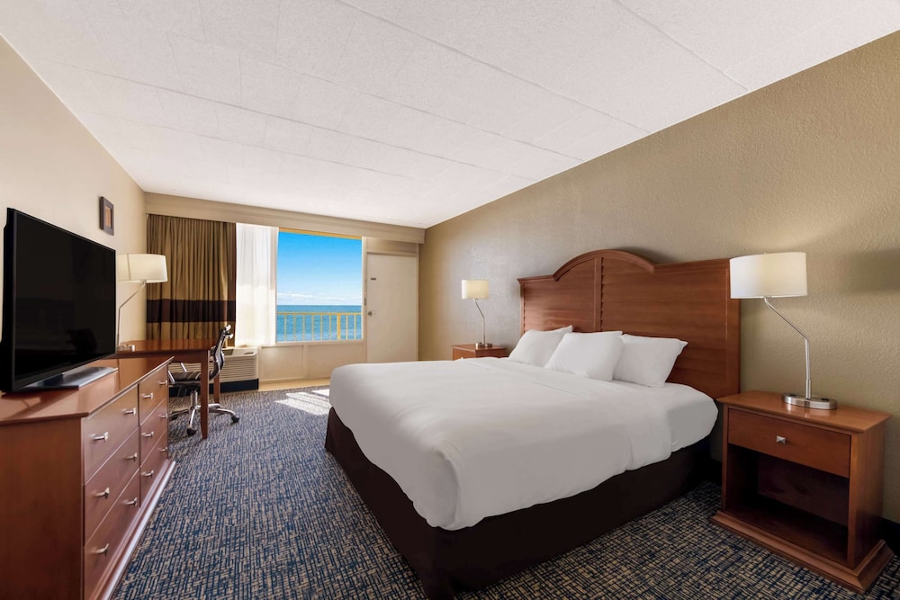 Comfort Inn South Oceanfront - photo 10