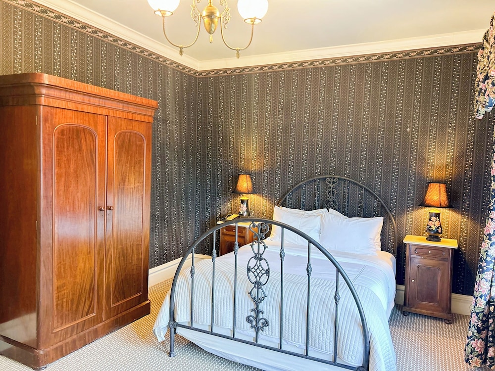Nob Hill Inn - photo 22