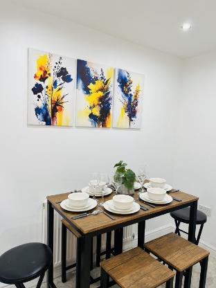 Ideal 3 bed pay as you stay home in Wigan sleeps 6 — 4-Star Luxury Hotel in Wigan, United Kingdom