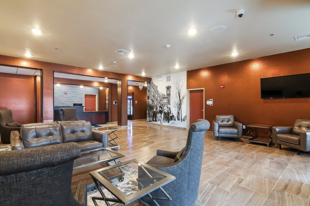 Cobblestone Inn & Suites at UW Stout Downtown Menomonie - photo 2