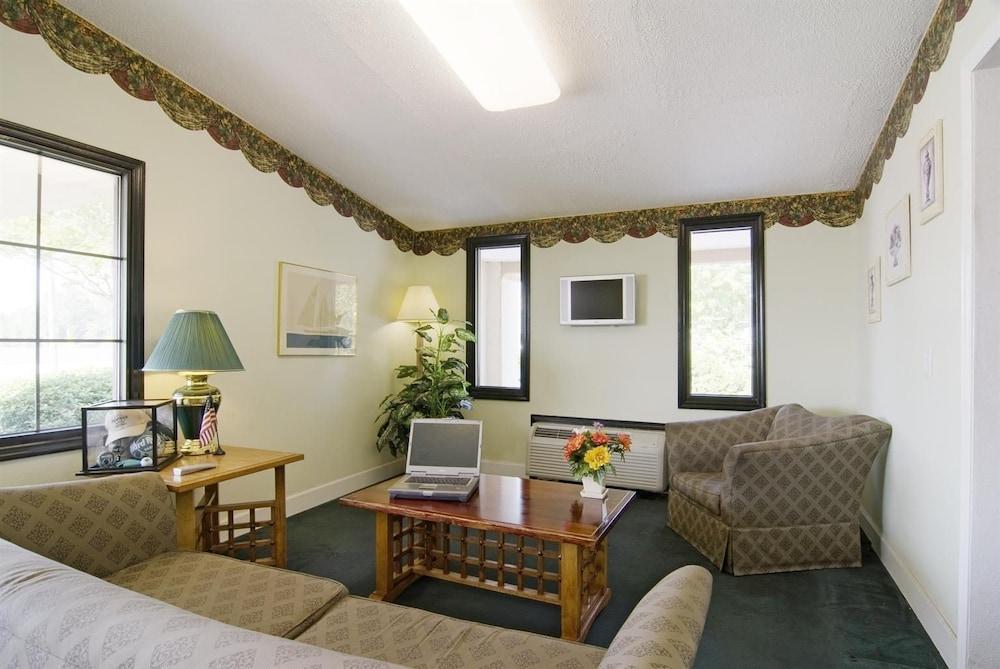 712 Inn - photo 10