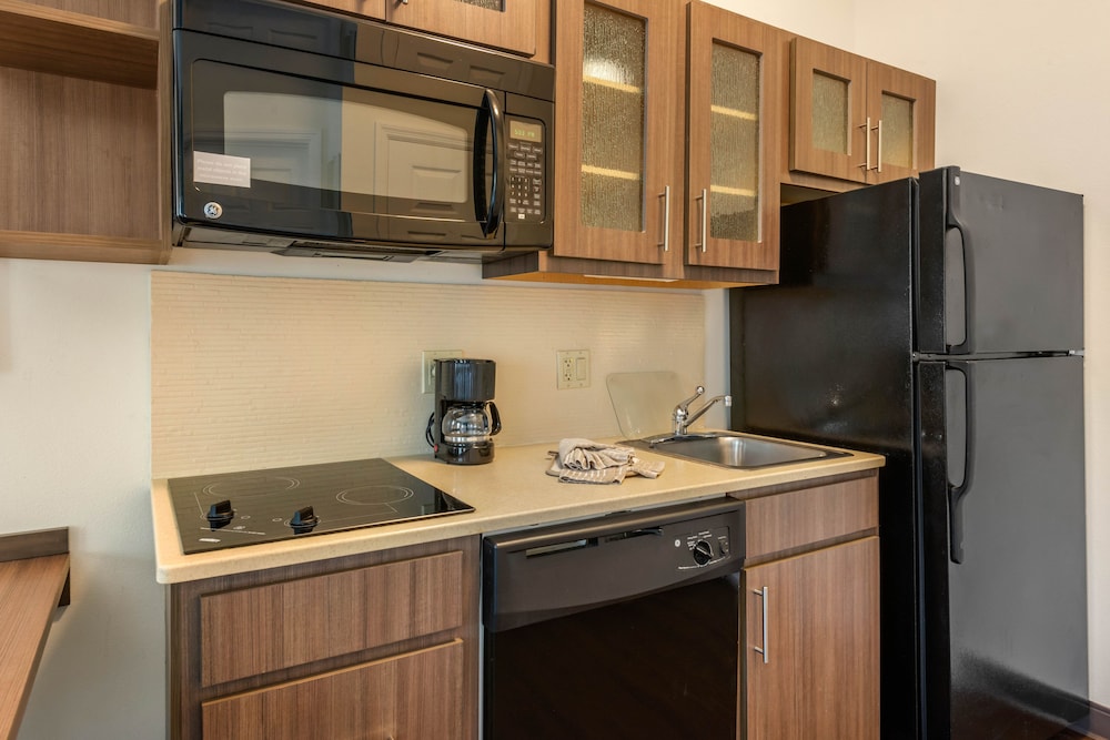 Candlewood Suites Fort Myers Sanibel Gateway by IHG - photo 9