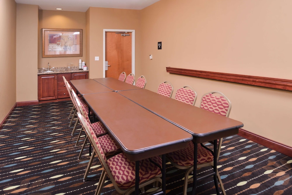 Hampton Inn York - photo 32