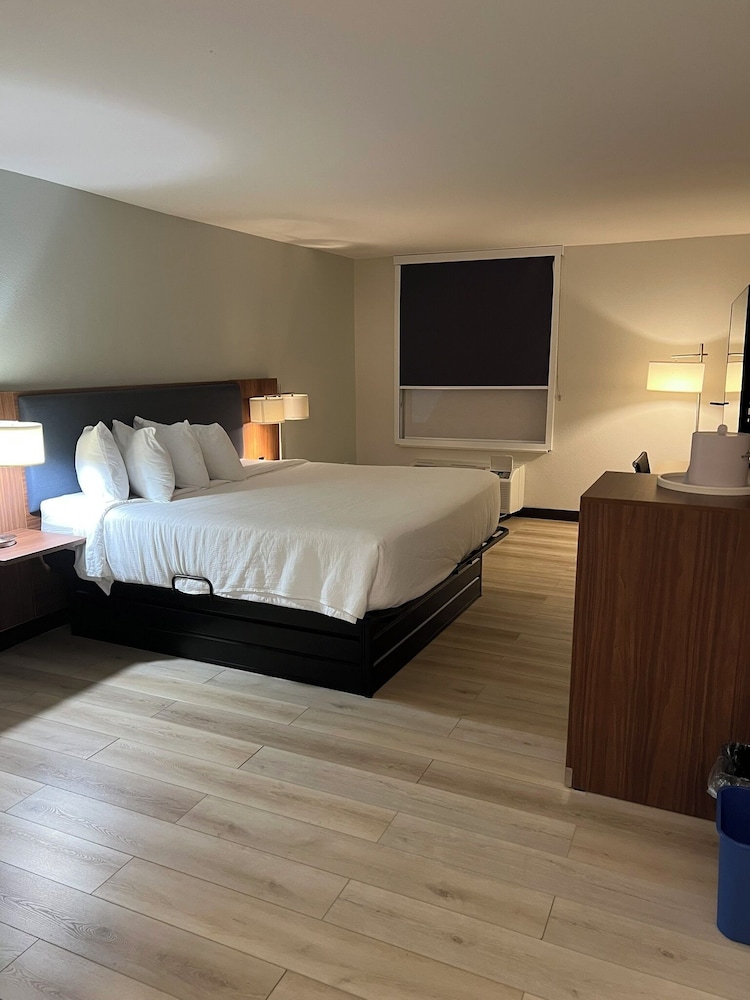 Wingate by Wyndham Dublin Near Claytor Lake State Park - photo 16