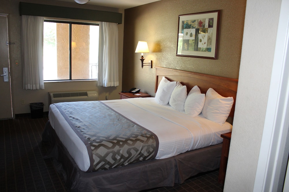Cajon Pass Inn - photo 12