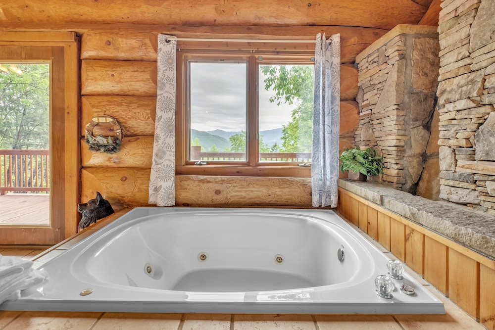 Royal Views Private Mountain Top Cabin 2 Bedroom Cabin by Heavenly Views Resort - photo 14