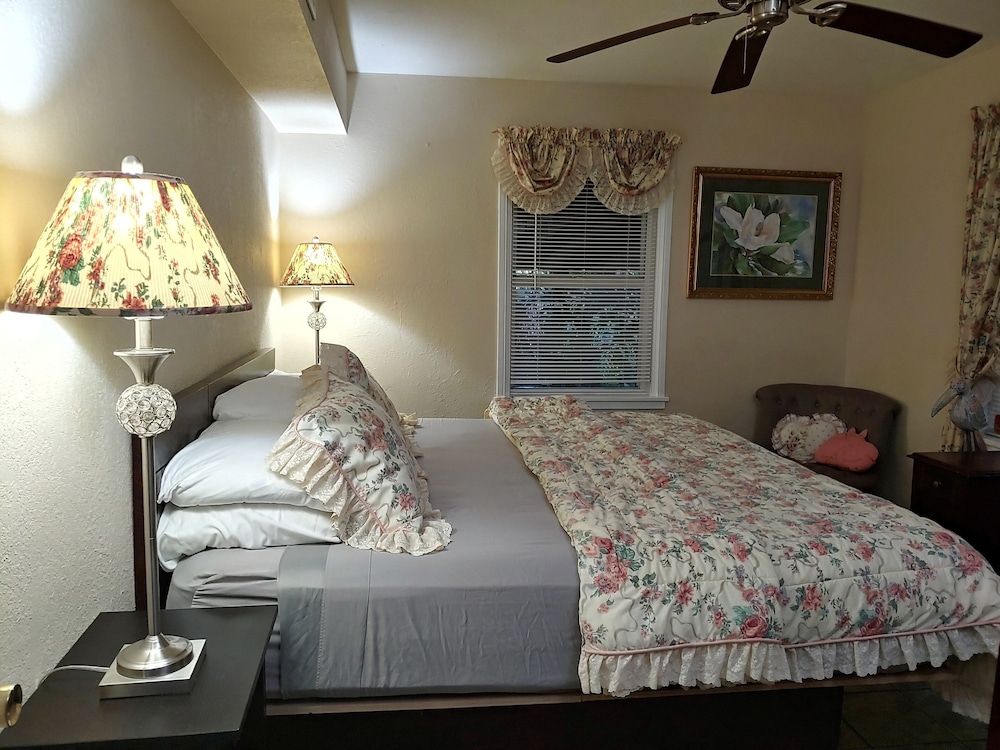 Suite Dreams Inn by the Beach - photo 6