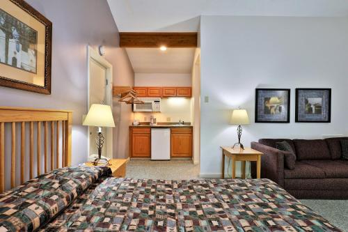 Cedarbrook Queen Studio 207 - carbon neutral hotel in Unknown City