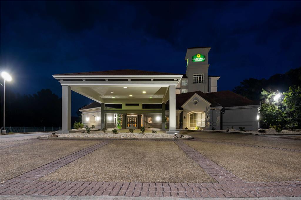 La Quinta Inn & Suites by Wyndham Raleigh Cary - photo 2