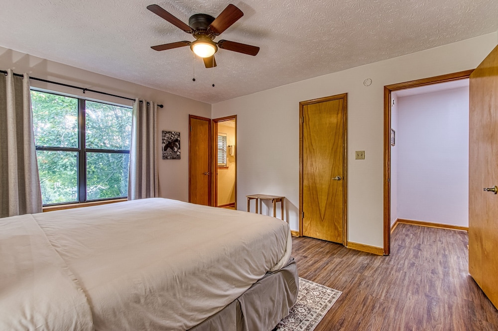 Pinecrest Townhomes 1K2Q Renovated - photo 7