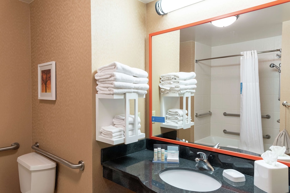 Hampton Inn & Suites Marshalltown - photo 29