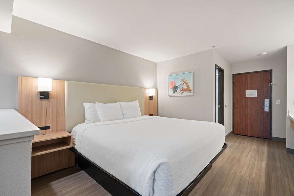 Best Western Lake Oswego Portland Hotel & Suites - photo 54