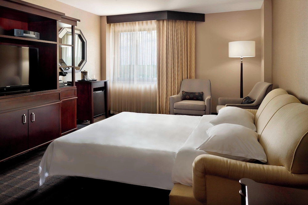 Sheraton Charlotte Airport Hotel - photo 11
