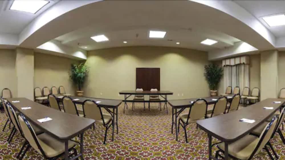 Holiday Inn Express Clanton by IHG - photo 40