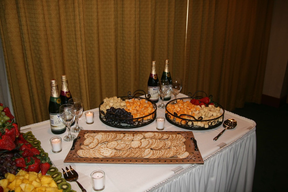 Hampton Inn Guntersville - photo 22