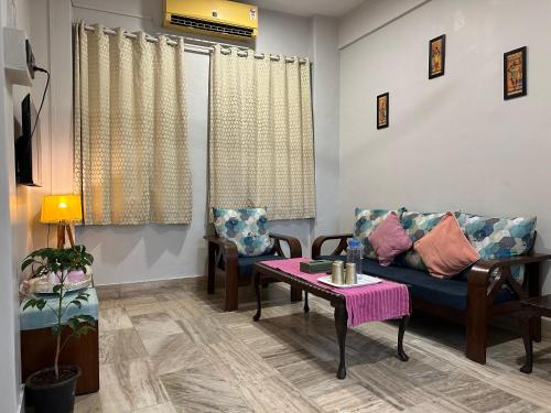 Spacious 2 BHK apartment with Balcony In Bandra