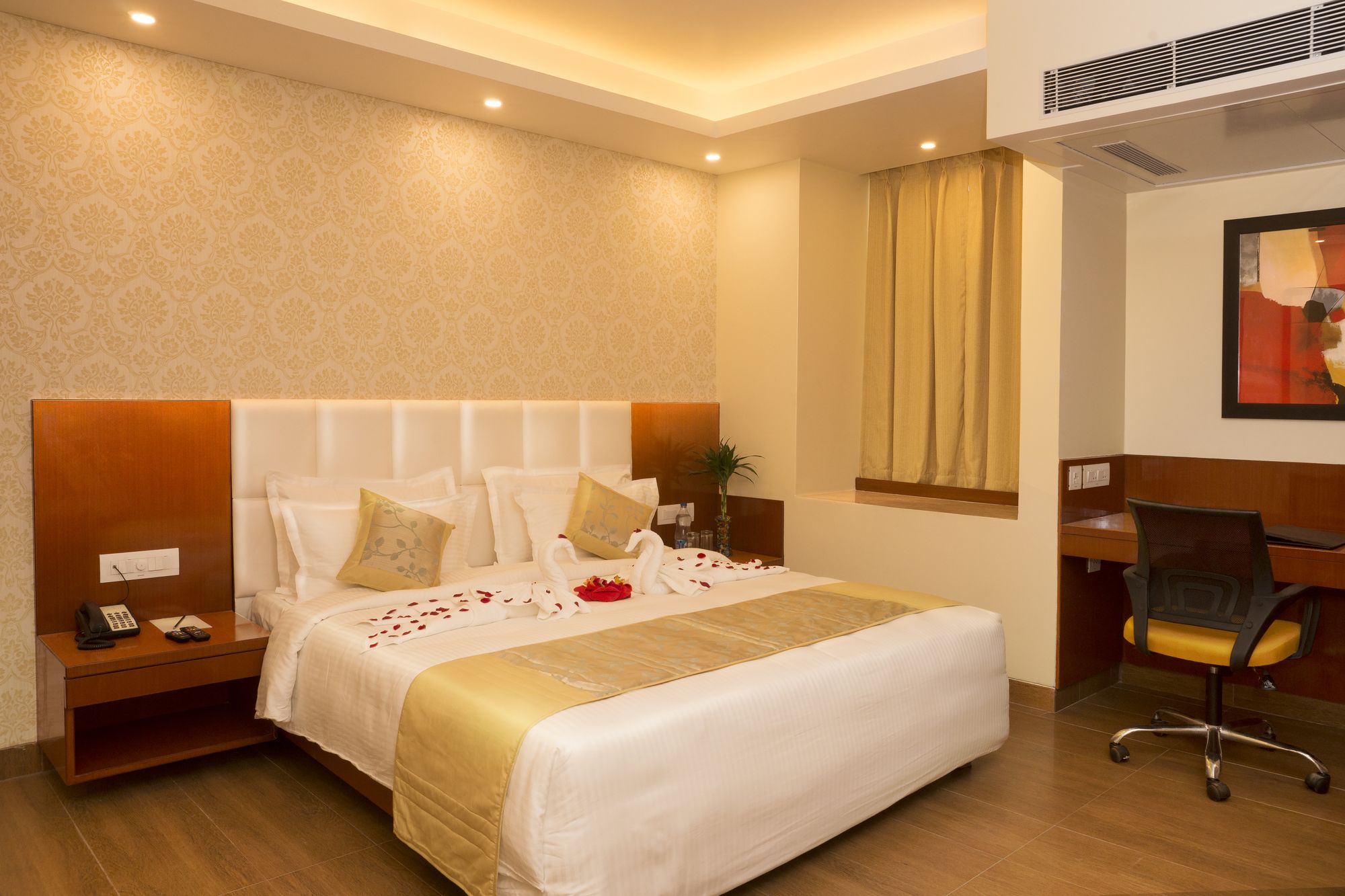 Hotel Amalfi Grand — 4-Star Luxury Hotel in Dinapore, India