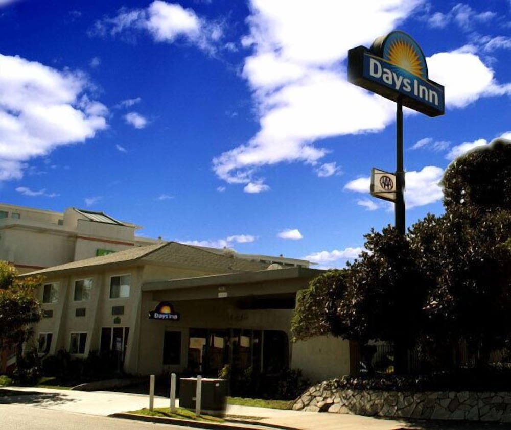 Days Inn by Wyndham Oceanside - photo 31