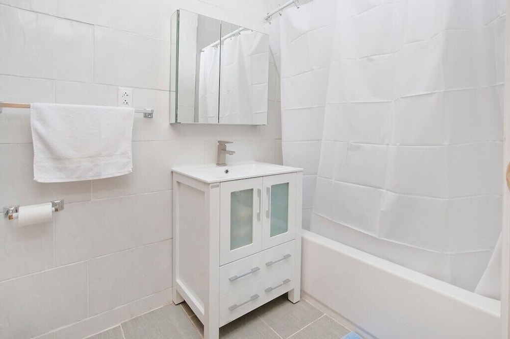 Upscale Newly Renovated 2 BR on Midtown East New York - photo 22