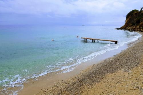 Shoreline Drive Beach House by elite — 4-Star Luxury Hotel in Drosia, Greece