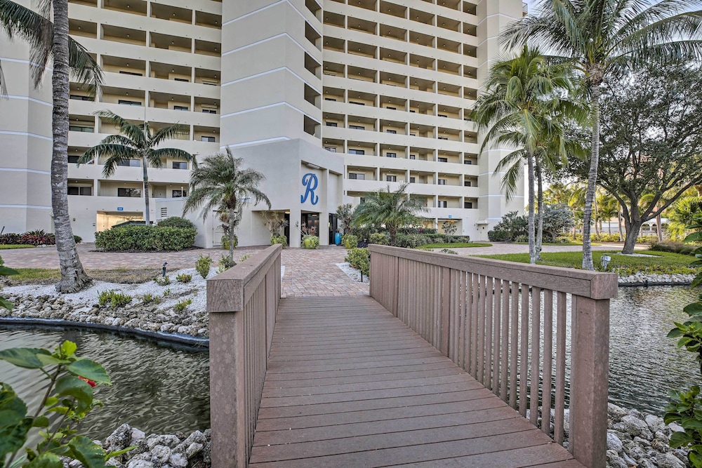 Luxe Beachfront Family Condo w Resort Amenities - photo 24