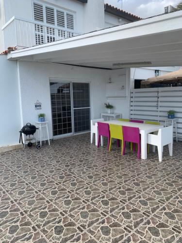 Seafront Beach House — 4-Star Luxury Hotel in Meneou, Cyprus