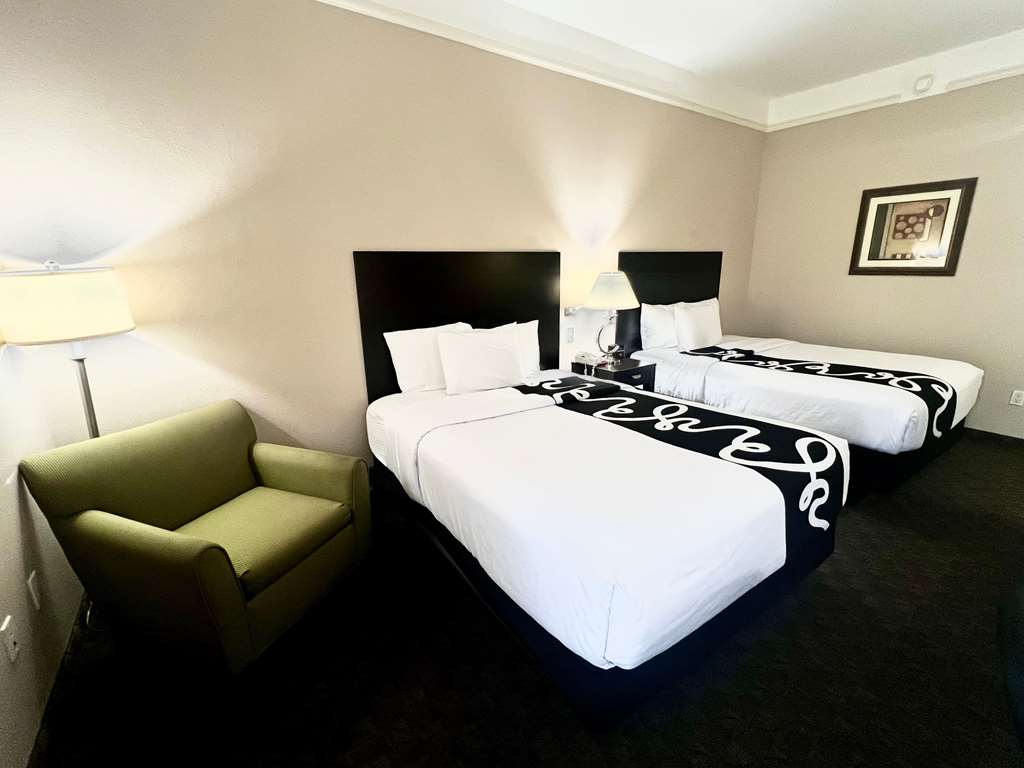 La Quinta Inn & Suites by Wyndham Pharr RGV Medical Center - photo 26