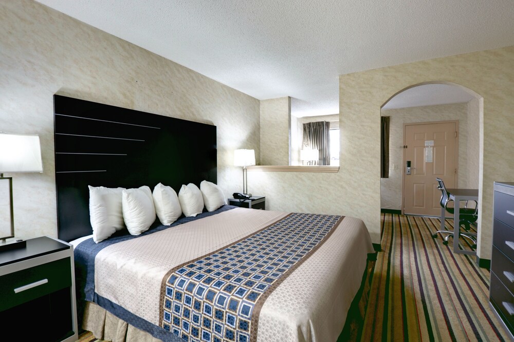 Red Roof Inn & Suites Athens AL - photo 11