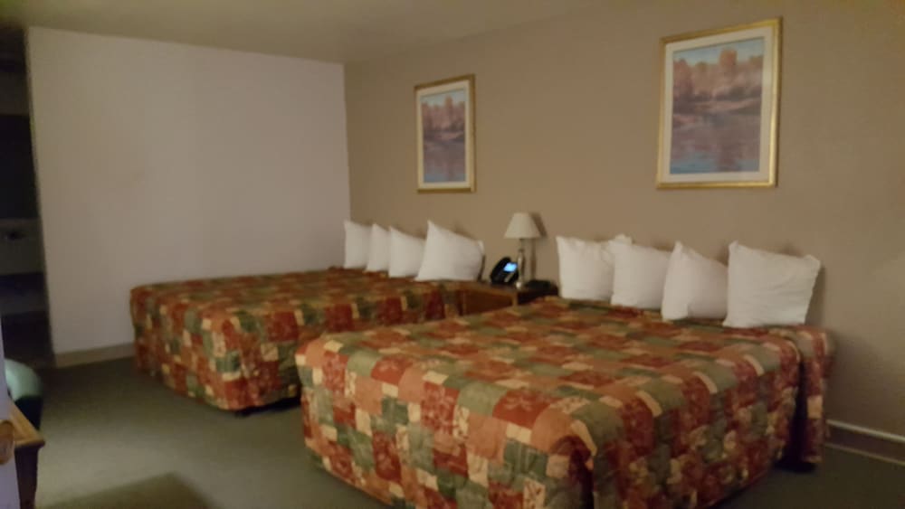 Sagebrush Inn - photo 3