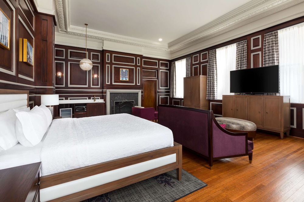 Hampton Inn & Suites Baltimore Inner Harbor - photo 17