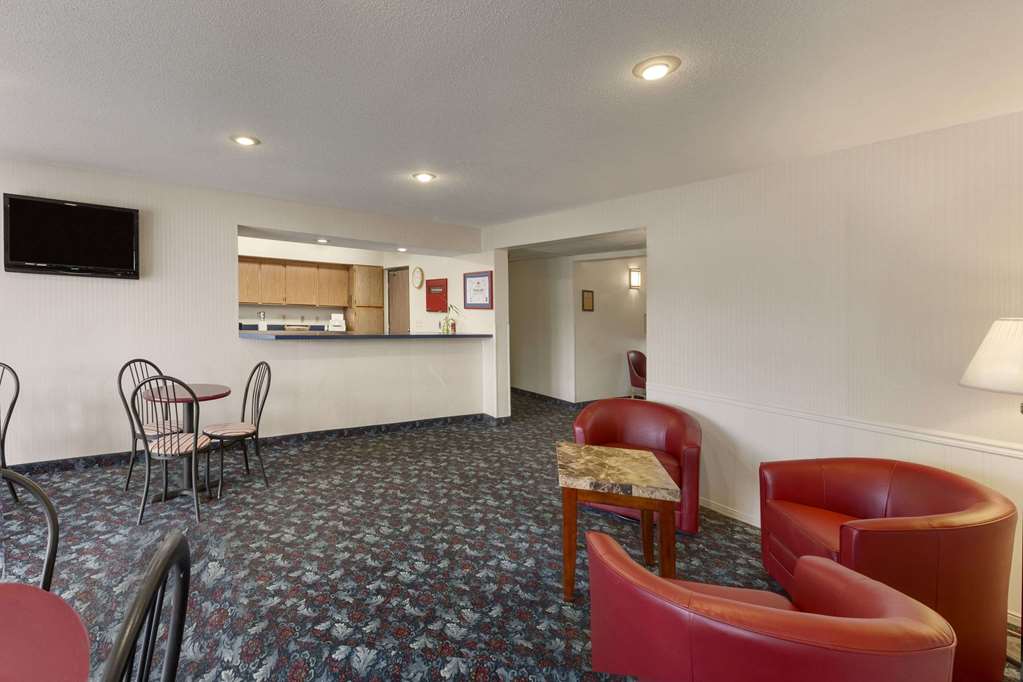 Super 8 by Wyndham Cromwell Middletown - photo 7