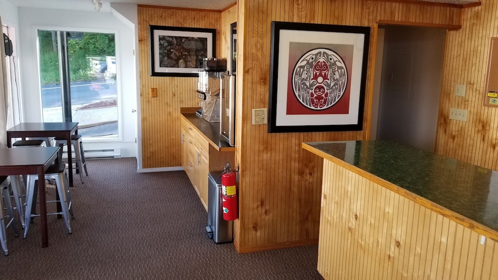 Cougar Land Motel - photo 31