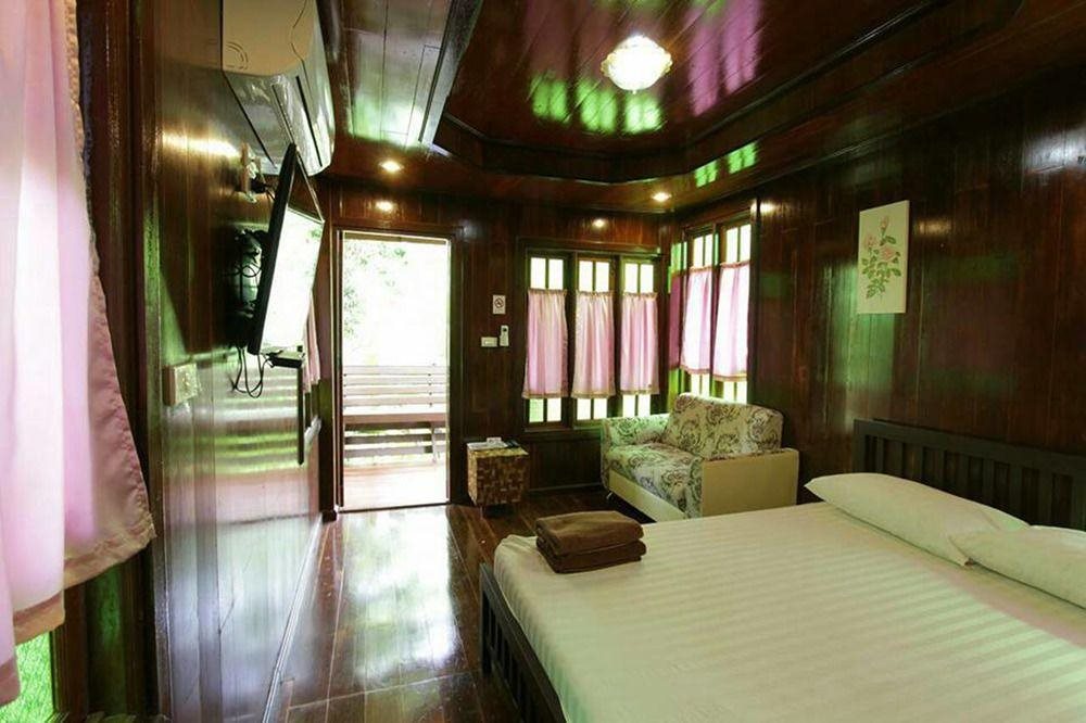 Hug Home Resort - carbon neutral hotel in Prachin Buri