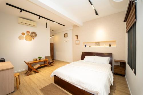 The Studio - carbon neutral hotel in Somerton