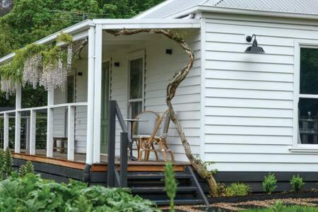 Trimble Hill Daylesford — 4-Star Luxury Hotel in Daylesford, Australia