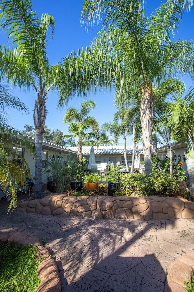 Richard's Pet Friendly Motel - photo 40