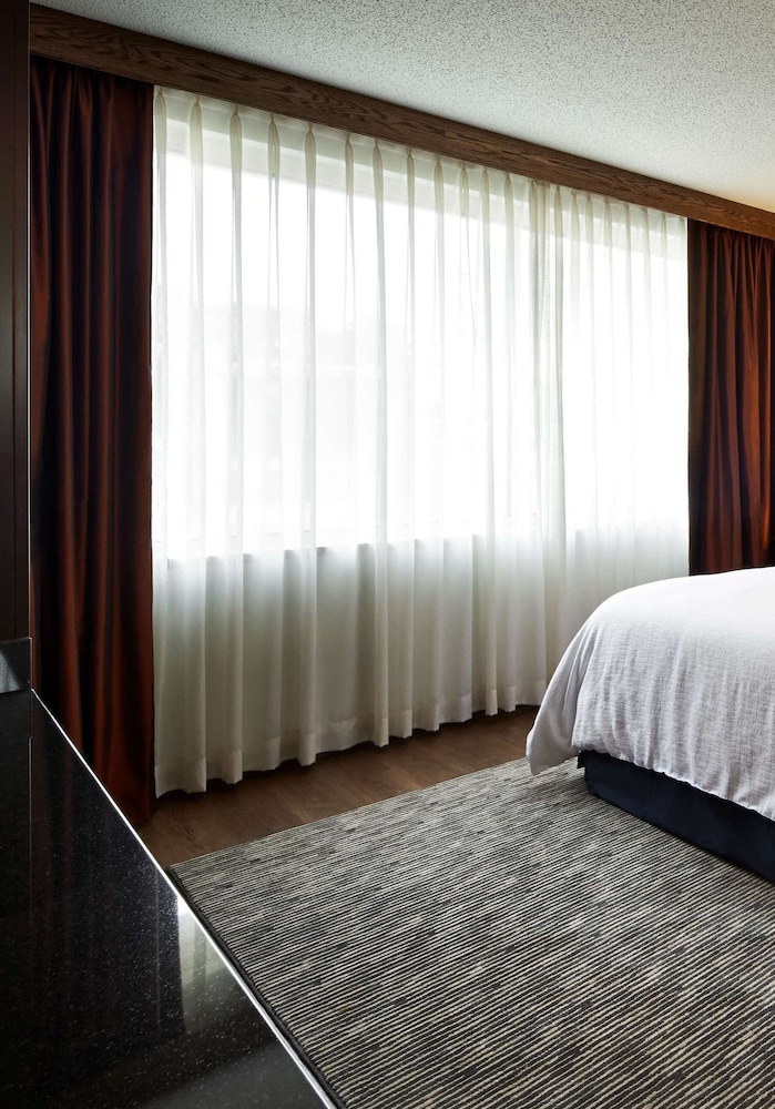 Embassy Suites by Hilton Washington DC Chevy Chase Pavilion - photo 14