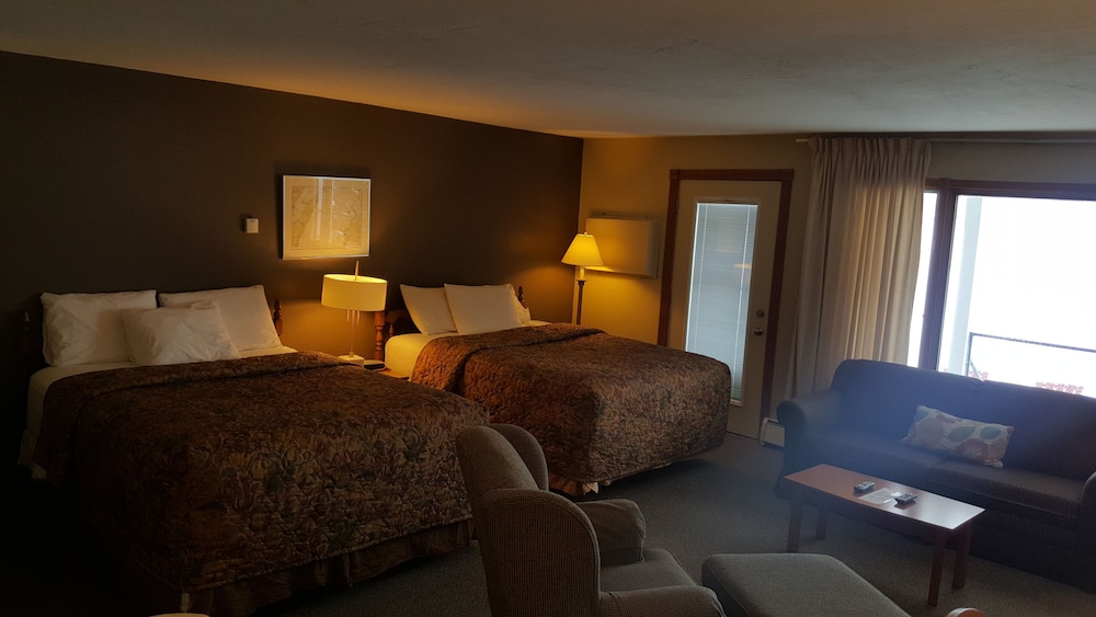 Snug Harbor Inn - photo 86