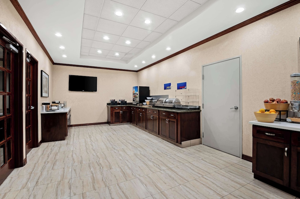 Best Western Ontario Mills Mall - photo 31