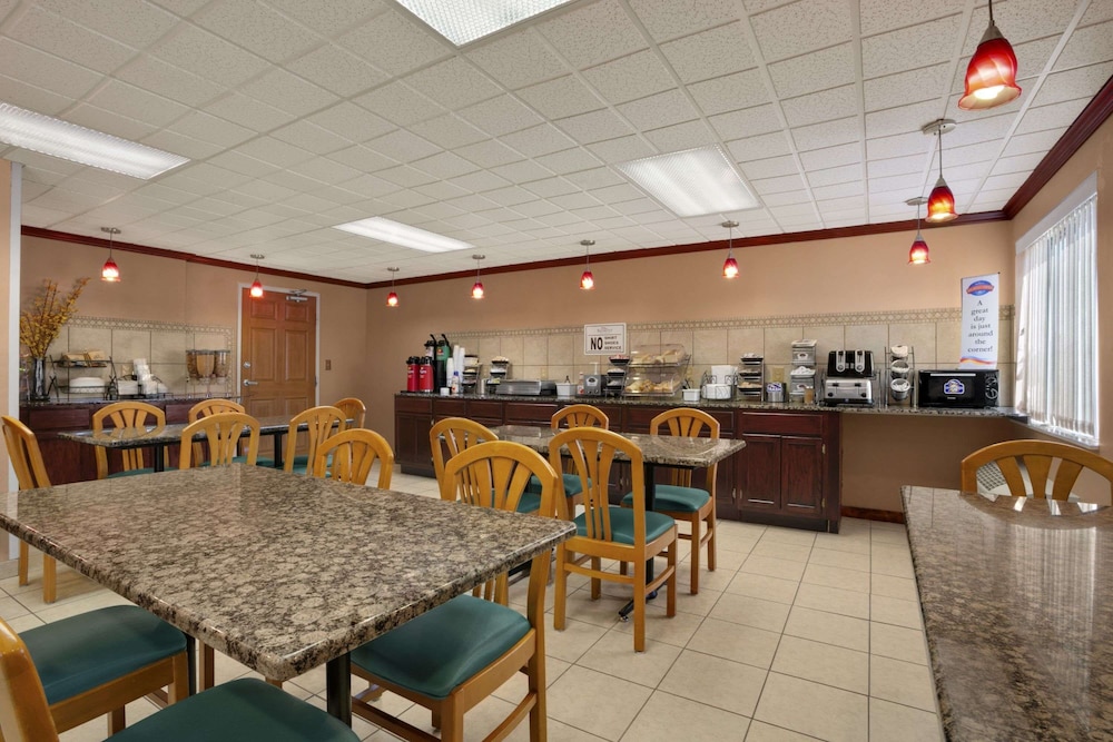 Baymont by Wyndham Sullivan - photo 18