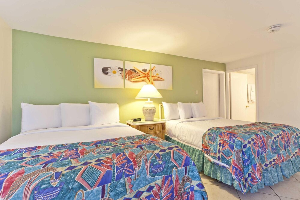 Bahia Mar Solare Tower 6th floor Oceanview Condo 3bd 3ba w Pools - photo 12