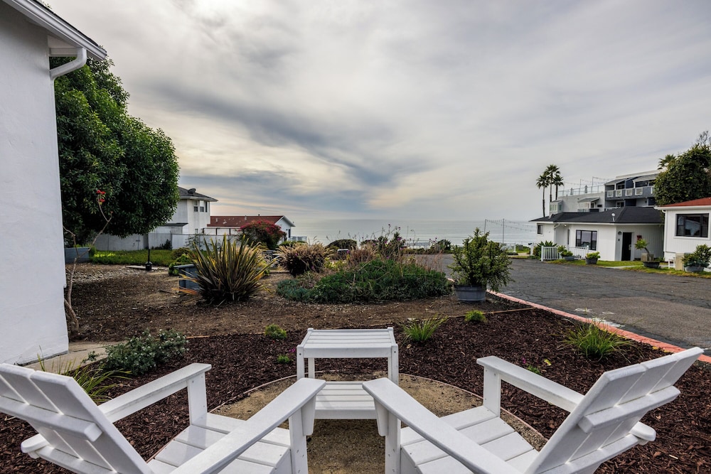 The Tides Oceanview Inn and Cottages - photo 45