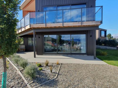 Akitu Views — 4-Star Luxury Hotel in Wanaka, New Zealand